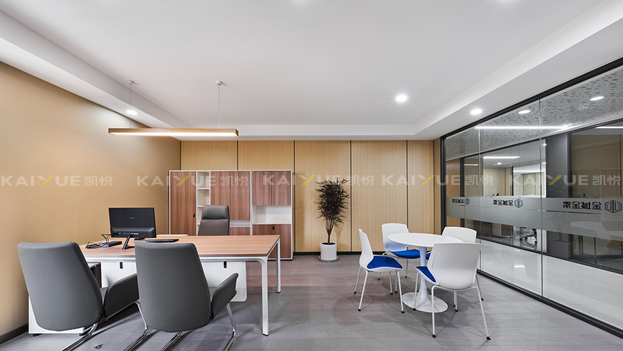 经理室装修完工效果